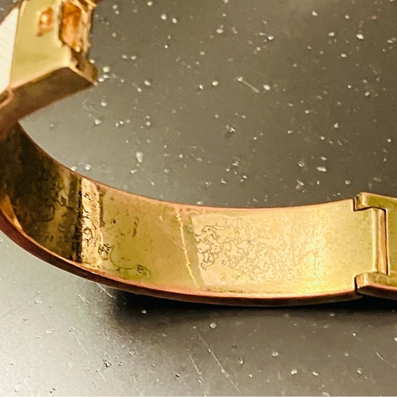 Tory Burch- White Leather Inlay Hinged Bracelet in Gold. EUC - Picture 4 of 8